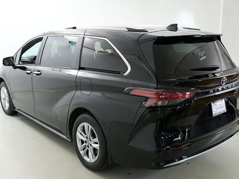 Used 2024 Toyota Sienna Limited AWD/4WD image 7