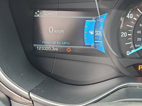 Used 2017 Ford Fusion SE w/ Fusion SE Technology Package image 11