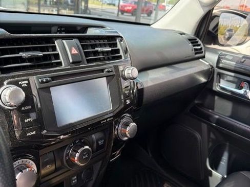 Used 2018 Toyota 4Runner TRD Off-Road Premium AWD/4WD image 11