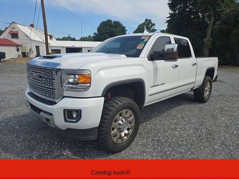 Used 2019 GMC Sierra 2500 Denali w/ Duramax Plus Package AWD/4WD image 3