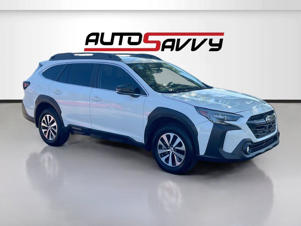 Used 2025 Subaru Outback Premium AWD/4WD image 1