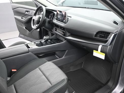 Certified 2026 Nissan Rogue SV FWD image 29