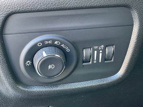 Used 2024 Jeep Grand Cherokee Limited image 32