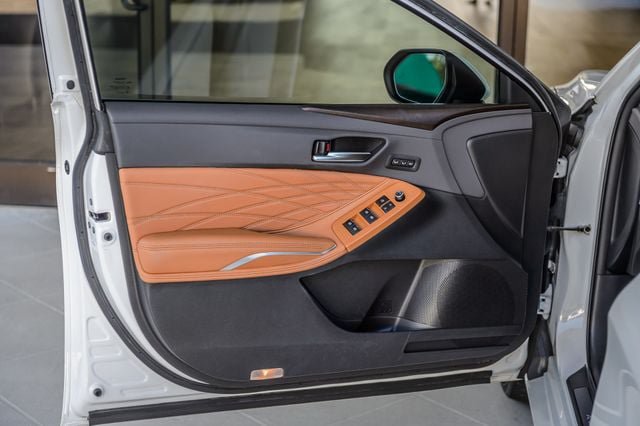 Used 2019 Toyota Avalon Limited FWD image 50