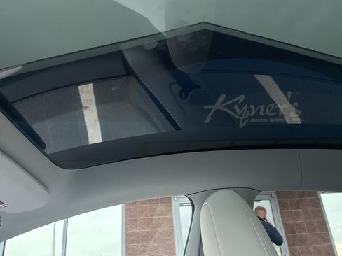 Used 2024 Tesla Model Y Long Range image 12