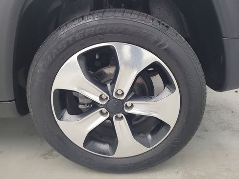 Used 2018 Jeep Compass Latitude w/ Popular Equipment Group AWD/4WD image 31