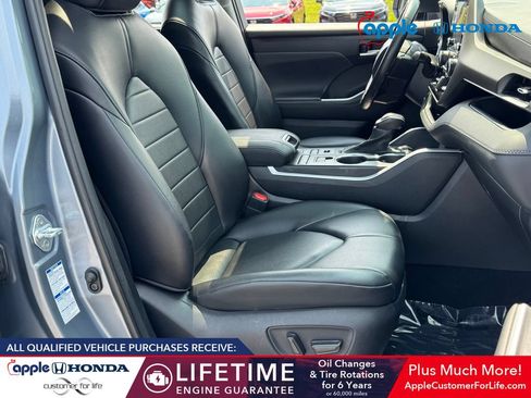Used 2021 Toyota Highlander XLE AWD/4WD image 23