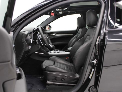Used 2023 Alfa Romeo Stelvio Veloce image 7