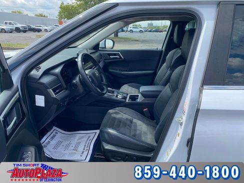 Used 2023 Mitsubishi Outlander SE image 13