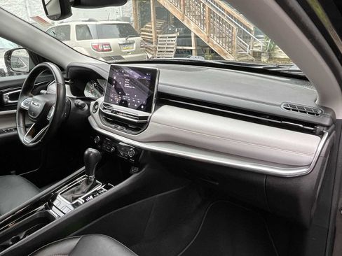 Used 2022 Jeep Compass Limited image 27