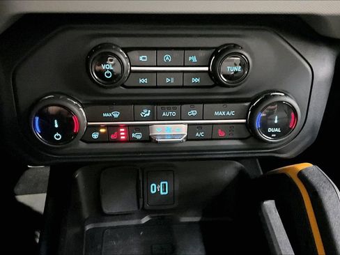 Used 2022 Ford Bronco Badlands image 15