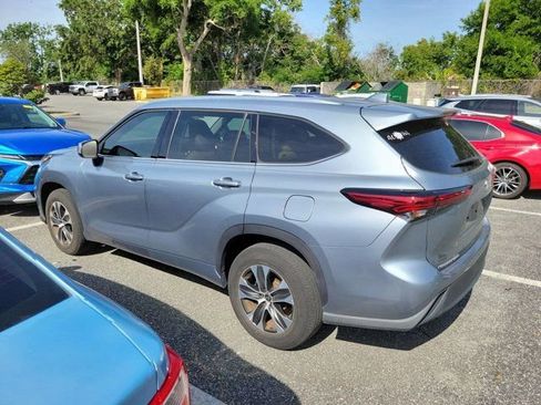 Used 2021 Toyota Highlander XLE FWD image 7