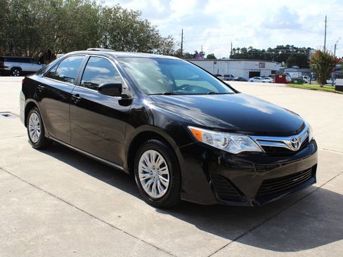 Used 2012 Toyota Camry LE FWD image 2