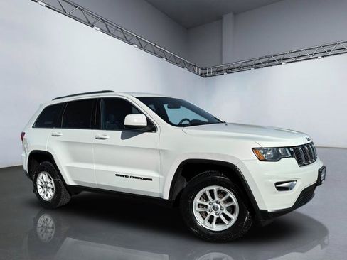 Used 2019 Jeep Grand Cherokee Laredo AWD/4WD image 24