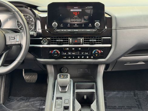 Used 2024 Nissan Pathfinder SV FWD image 21