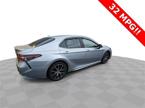 Used 2024 Toyota Camry SE image 8