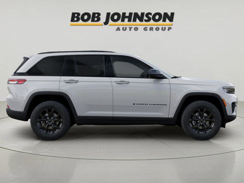 New 2025 Jeep Grand Cherokee Altitude image 21