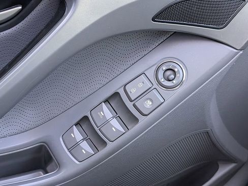 Used 2012 Hyundai Elantra Limited image 18