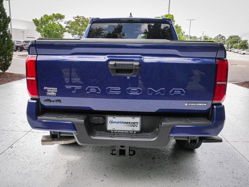 Used 2025 Toyota Tacoma TRD Sport AWD/4WD image 9