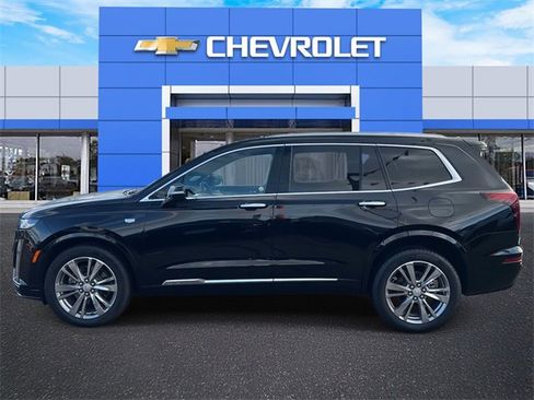 Used 2025 Cadillac XT6 Premium Luxury image 5