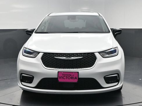 Used 2024 Chrysler Pacifica Limited FWD image 15
