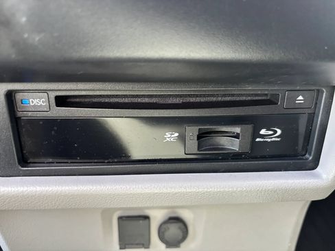 Used 2020 Toyota Sienna XLE Premium FWD image 29