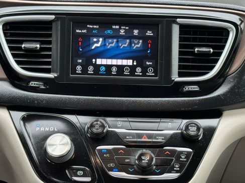 Used 2021 Chrysler Voyager Lxi FWD image 17