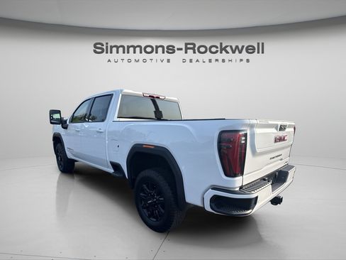 Used 2025 GMC Sierra 2500 AT4 AWD/4WD image 2