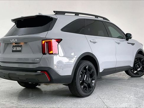 Used 2024 Kia Sorento SX Prestige image 2