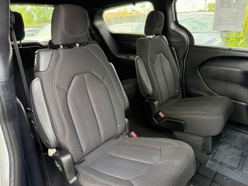 Used 2020 Chrysler Pacifica Touring w/ S Appearance Package FWD image 20