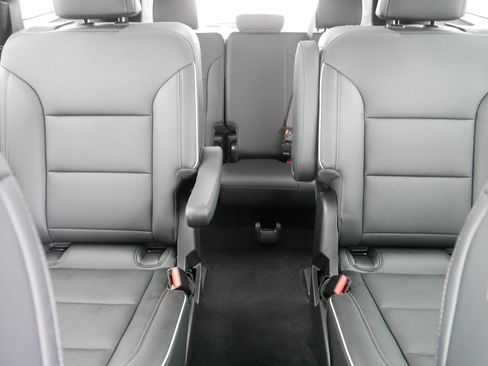 Certified 2025 Buick Enclave Preferred image 13