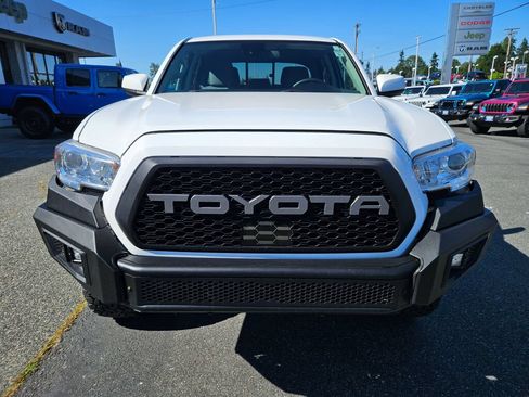 Used 2022 Toyota Tacoma SR AWD/4WD image 8
