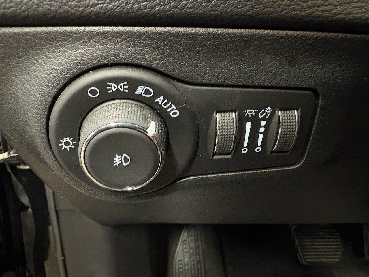 Used 2021 Jeep Compass Latitude w/ Convenience Group AWD/4WD image 12