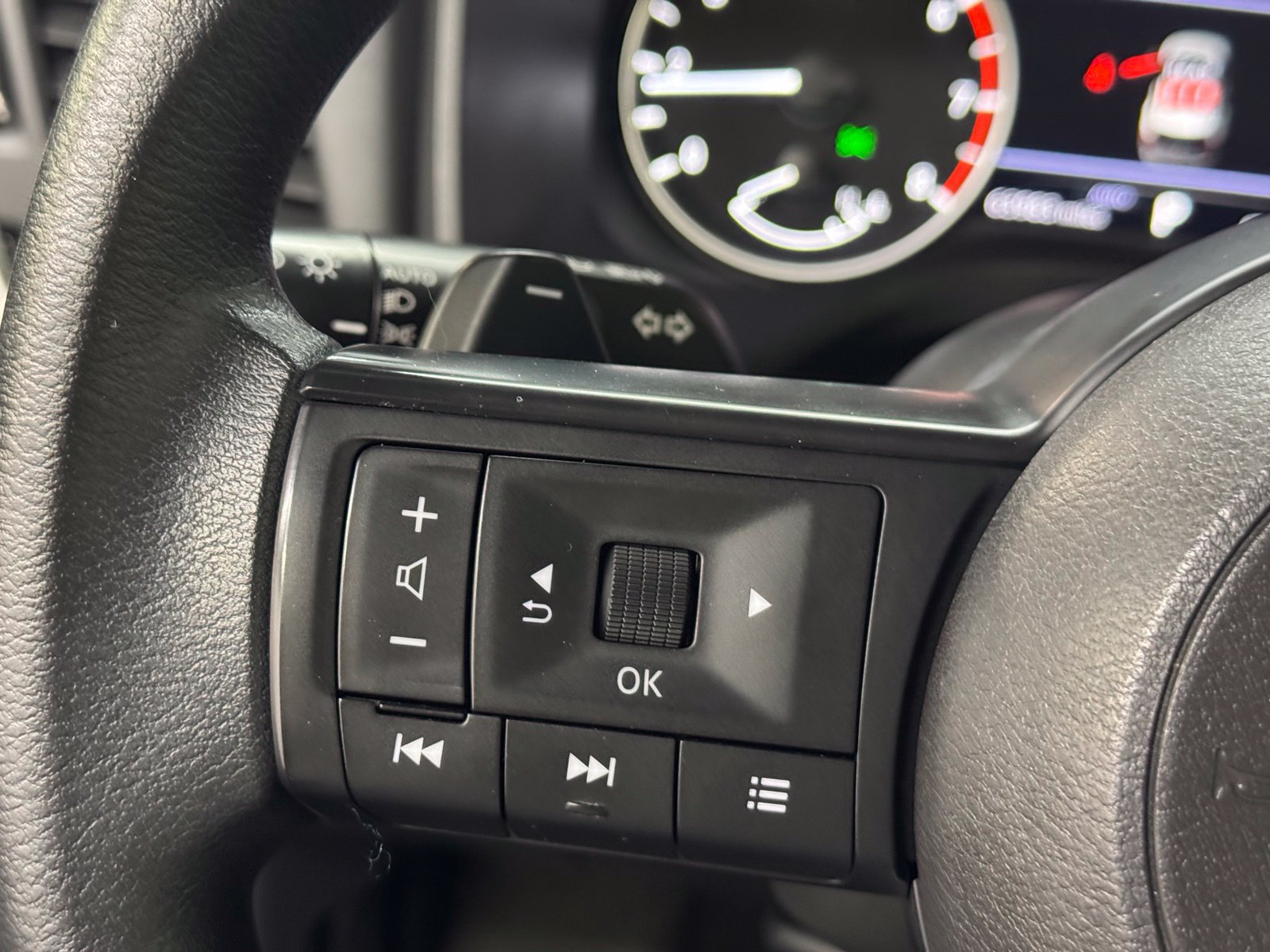 Certified 2024 Nissan Rogue SV AWD/4WD image 22