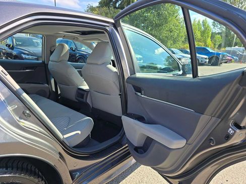 Used 2018 Toyota Camry SE w/ Audio Package FWD image 13