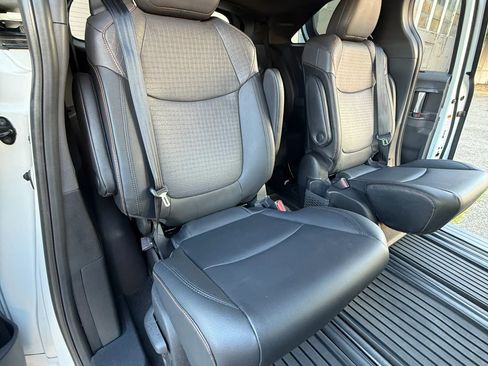 Used 2021 Toyota Sienna XSE w/ XSE Plus Package FWD image 34