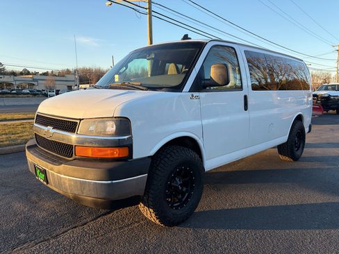 Used 2018 Chevrolet Express 2500 LT w/ LT Preferred Equipment Group image 4
