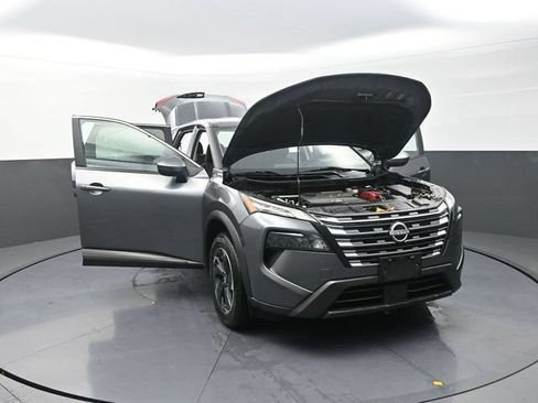Used 2024 Nissan Rogue SV AWD/4WD image 29