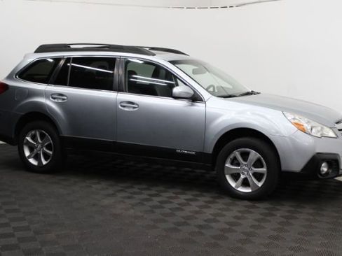 Used 2013 Subaru Outback 2.5i Limited image 3