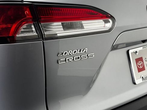 Used 2025 Toyota Corolla Cross LE FWD image 7