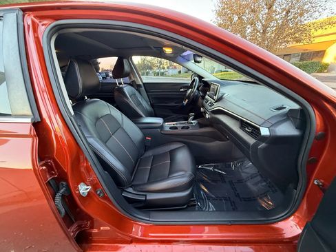 Used 2019 Nissan Altima 2.5 SR w/ SR Premium Package image 18