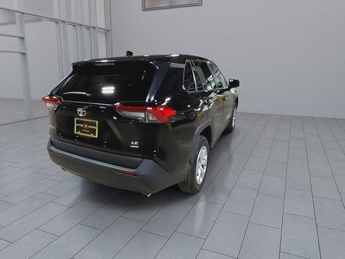 Used 2024 Toyota RAV4 LE AWD/4WD image 8