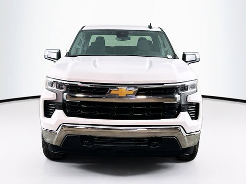 Used 2024 Chevrolet Silverado 1500 LT image 2