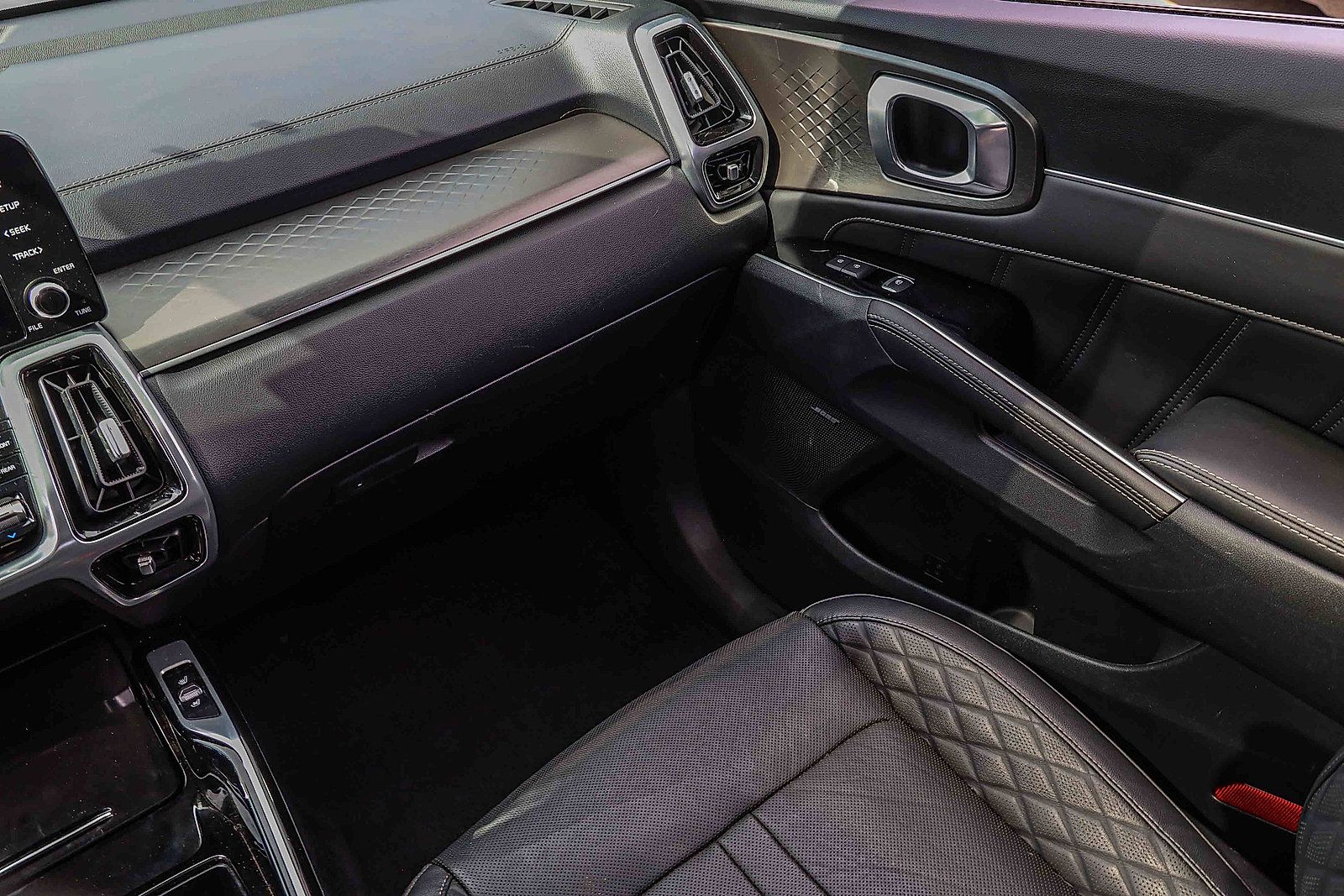 Certified 2023 Kia Sorento SX AWD/4WD image 17
