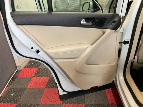 Used 2016 Volkswagen Tiguan S image 7