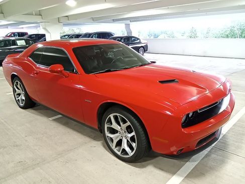 Used 2016 Dodge Challenger R/T RWD image 3
