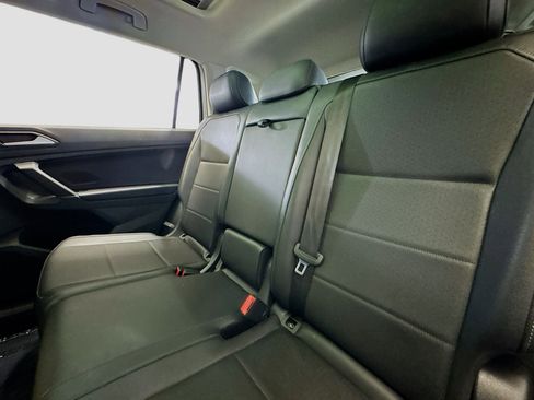 Used 2020 Volkswagen Tiguan SE w/ Panoramic Sunroof Package image 15