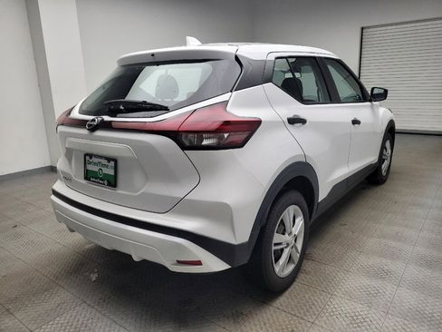 Used 2022 Nissan Kicks S image 9