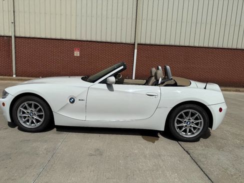 Used 2005 BMW Z4 2.5i image 1