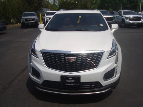 Used 2024 Cadillac XT5 Premium Luxury AWD/4WD image 2